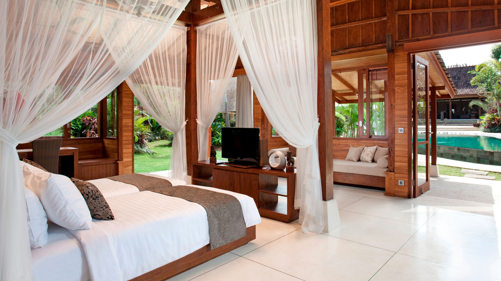 DEA Villas - Villa Sati - Spacious and airy master bedroom